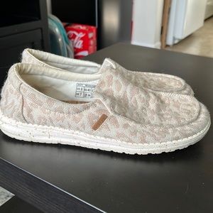Pink cheetah print hey dudes, size 9 women’s. Very comfortable and loved!